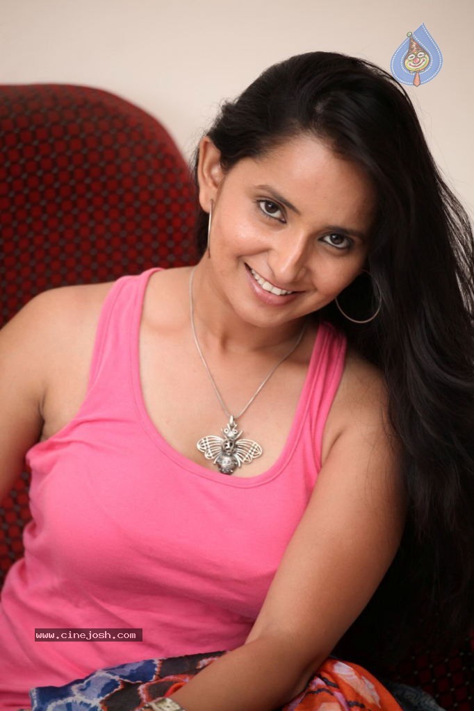 Ishika Singh New Stills - 85 / 89 photos