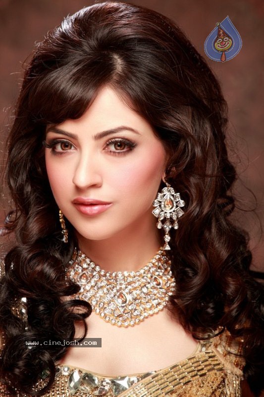 Ishita New Stills - 41 / 46 photos