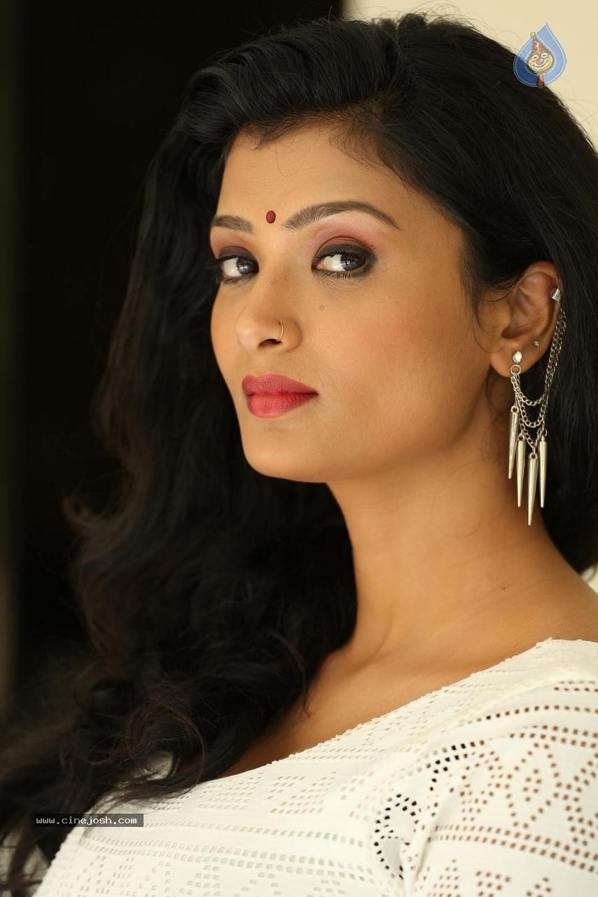Ishita Vyas New Photos - 9 / 72 photos