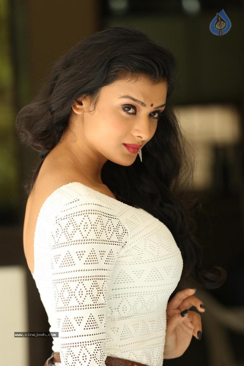 Ishita Vyas New Photos - 11 / 72 photos