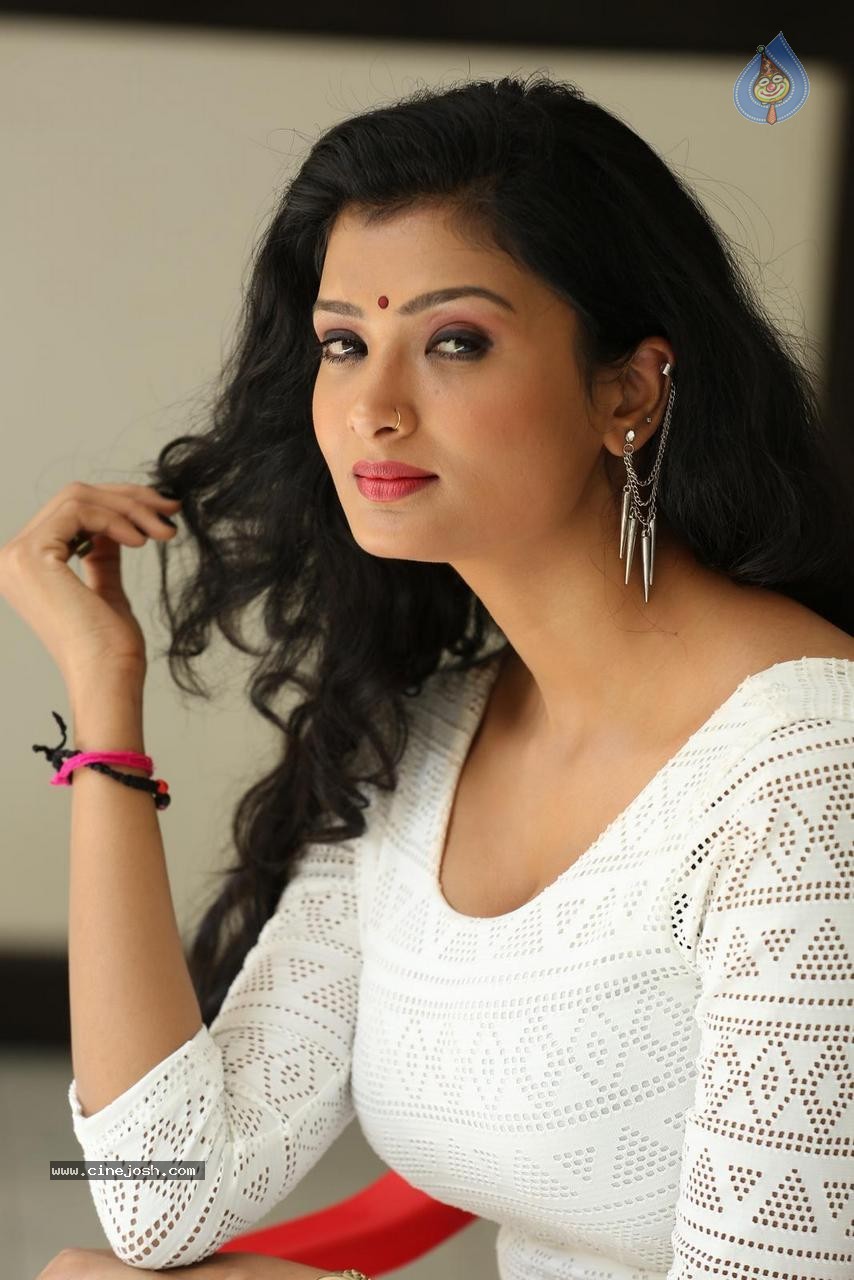 Ishita Vyas New Photos - 12 / 72 photos