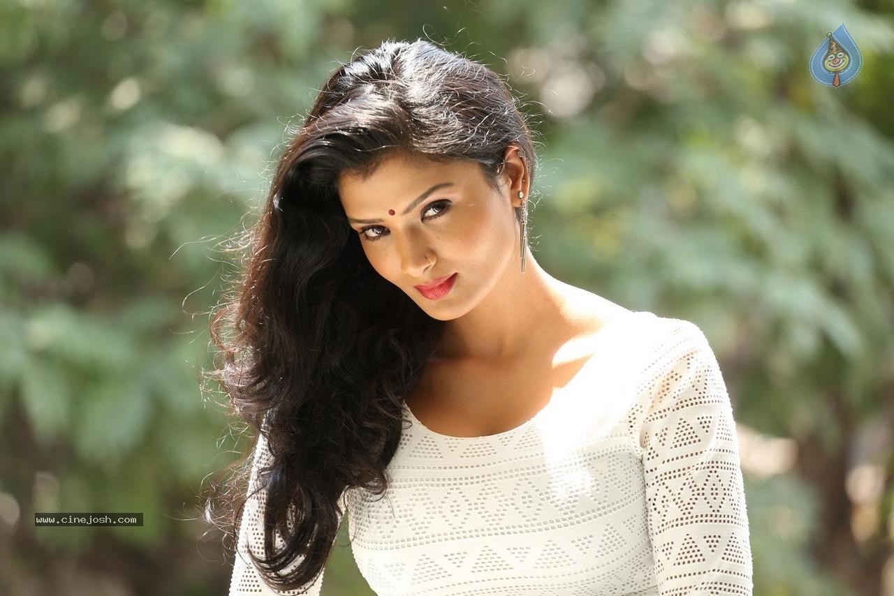 Ishita Vyas New Photos - 21 / 72 photos