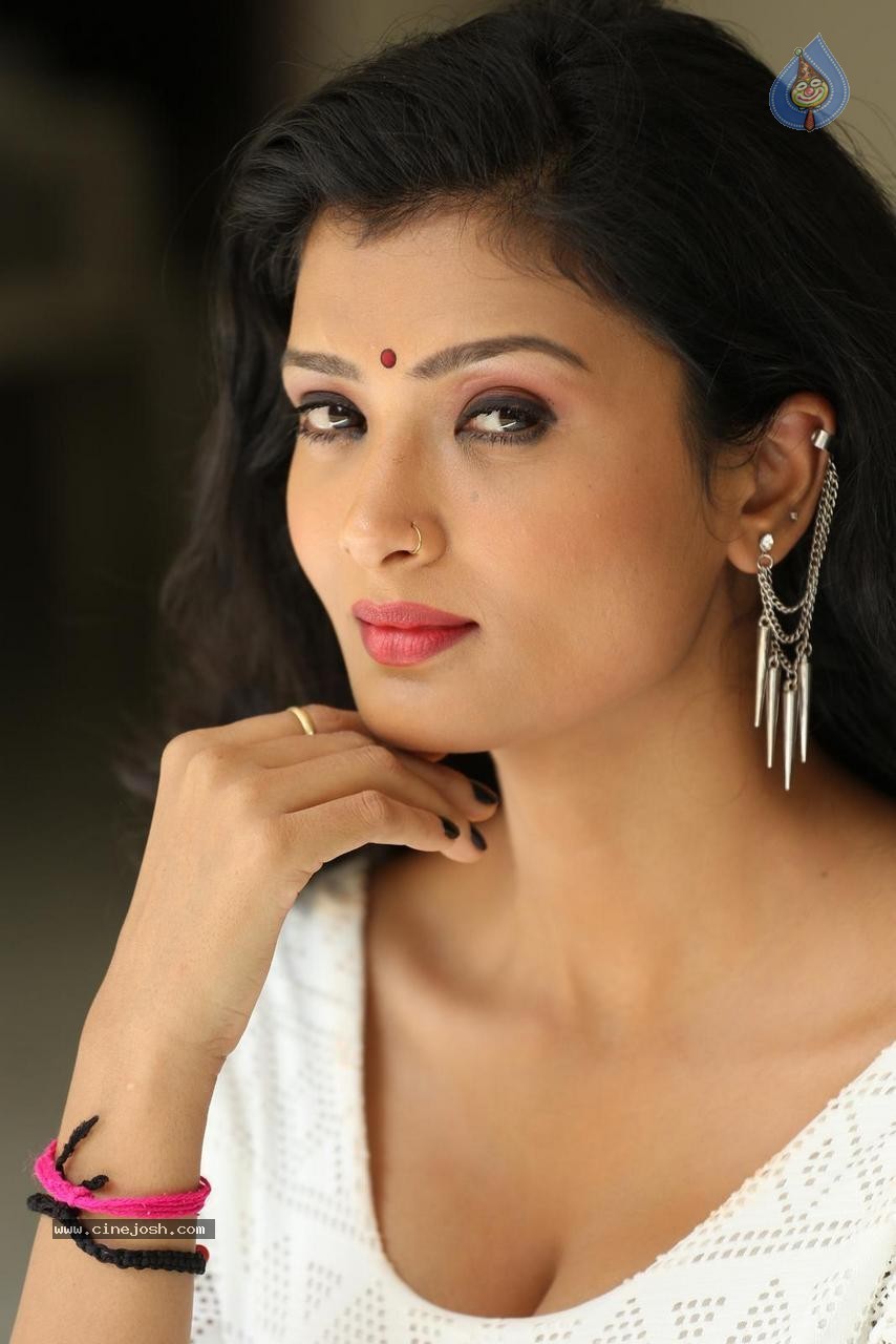 Ishita Vyas New Photos - 32 / 72 photos