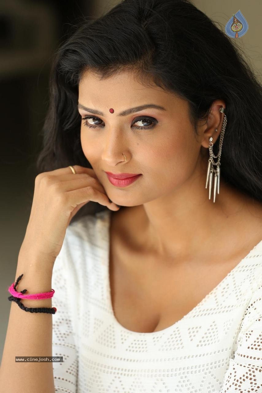 Ishita Vyas New Photos - 33 / 72 photos