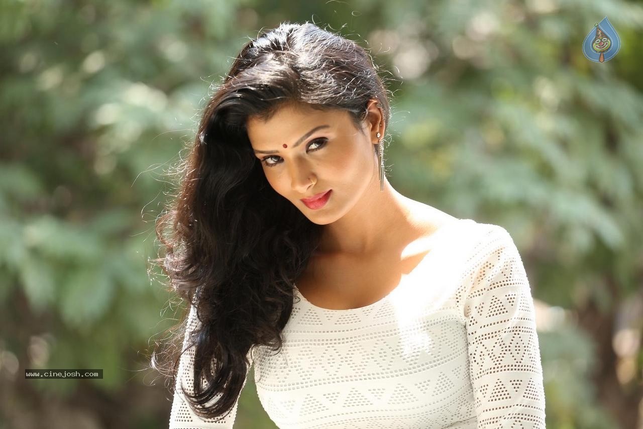 Ishita Vyas New Photos - 44 / 72 photos