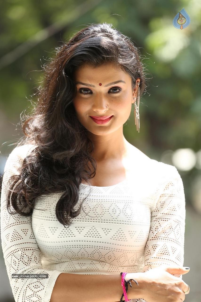 Ishita Vyas New Photos - 57 / 72 photos