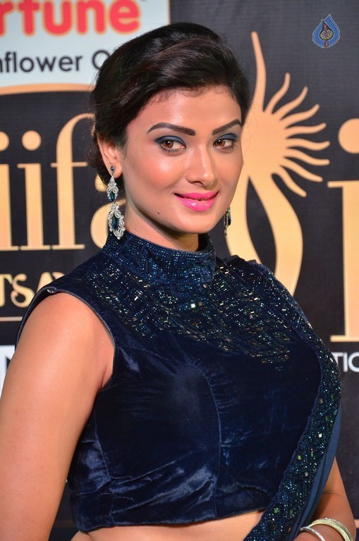 Ishita Vyas Photos at IIFA 2017 - 29 / 42 photos