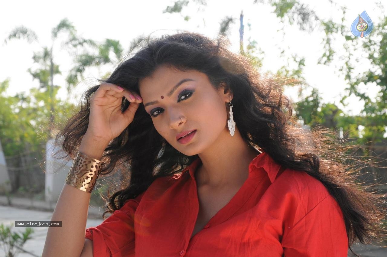 Ishita Vyas Stills in Miss Leelavathi - 10 / 15 photos