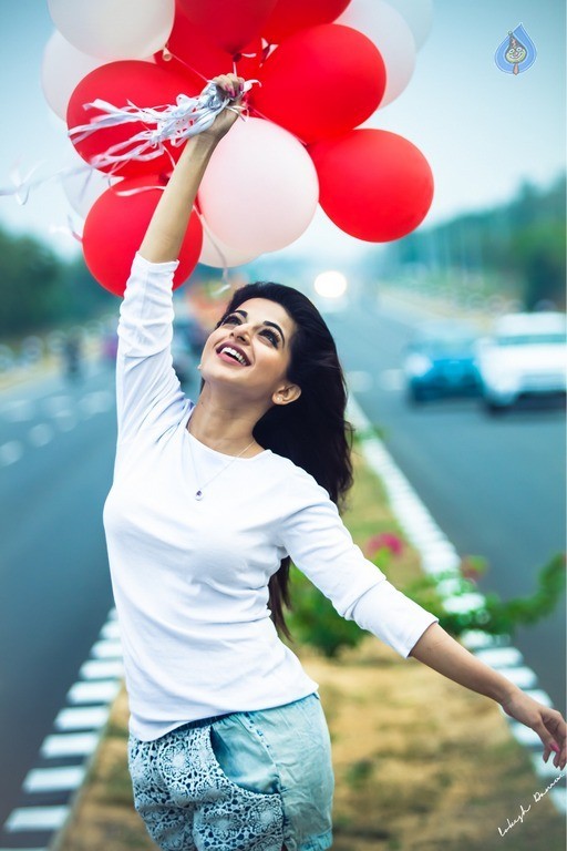 Iswarya Menon Latest Photos - 4 / 6 photos