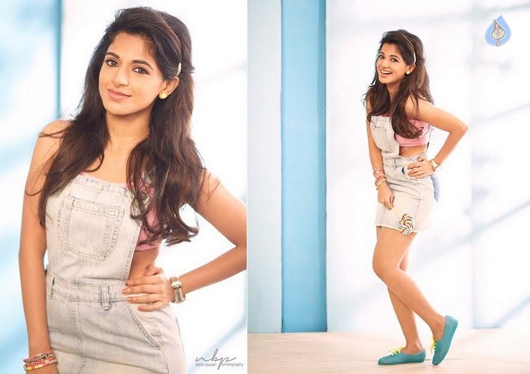 Iswarya Menon New Photos - 4 / 17 photos