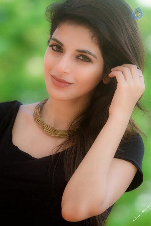 Iswarya Menon New Photos - 6 / 17 photos