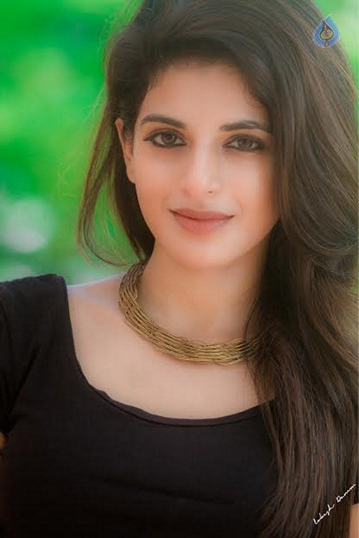 Iswarya Menon New Photos - 8 / 17 photos