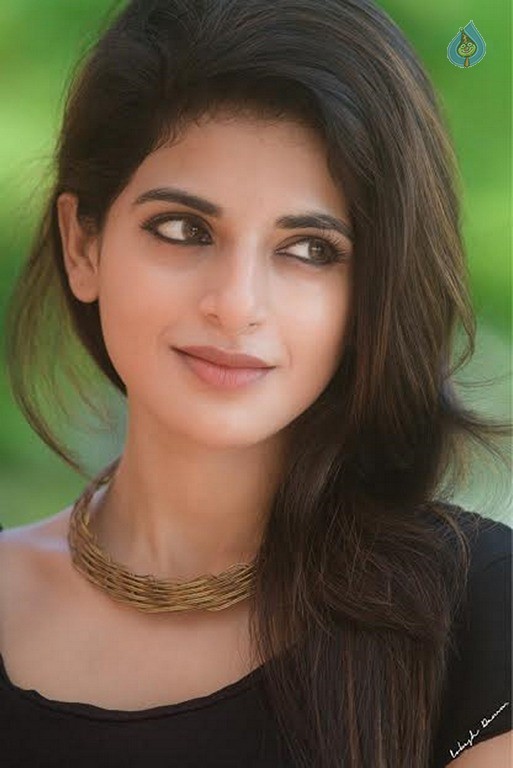 Iswarya Menon New Photos - 11 / 17 photos