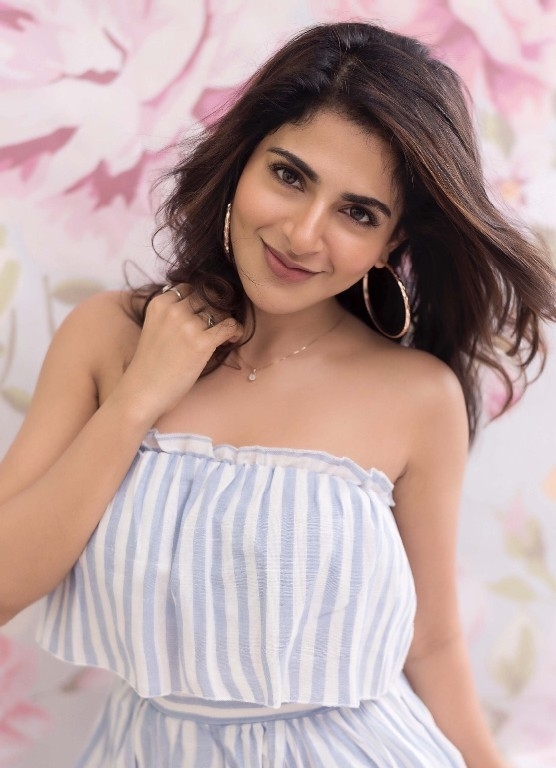 Iswarya Menon Stills - 3 / 4 photos