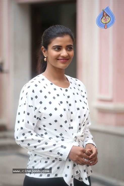 Iswarya Rajesh Interview Pics - 2 / 20 photos