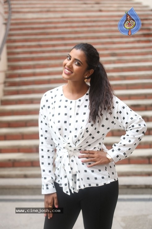Iswarya Rajesh Interview Pics - 12 / 20 photos