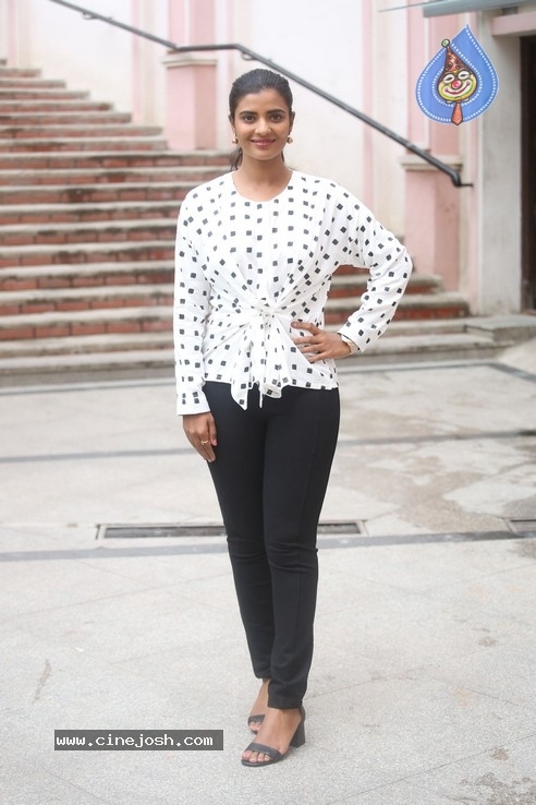 Iswarya Rajesh Interview Pics - 16 / 20 photos