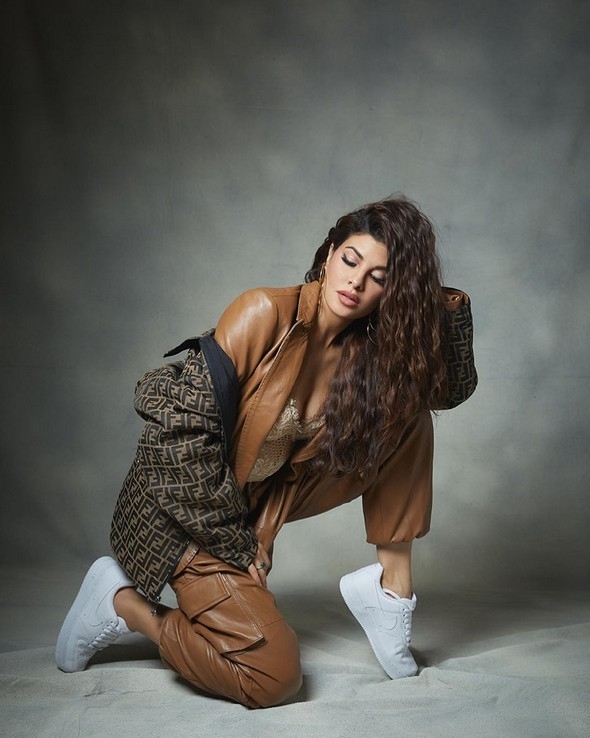 Jacqueline Fernandez Stills - 5 / 9 photos