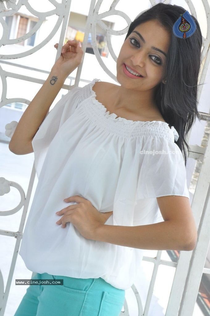Janani Iyer Latest Stills - 12 / 68 photos