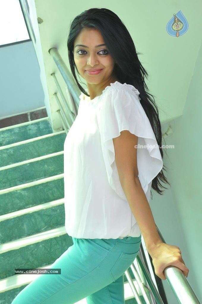 Janani Iyer Latest Stills - 30 / 68 photos