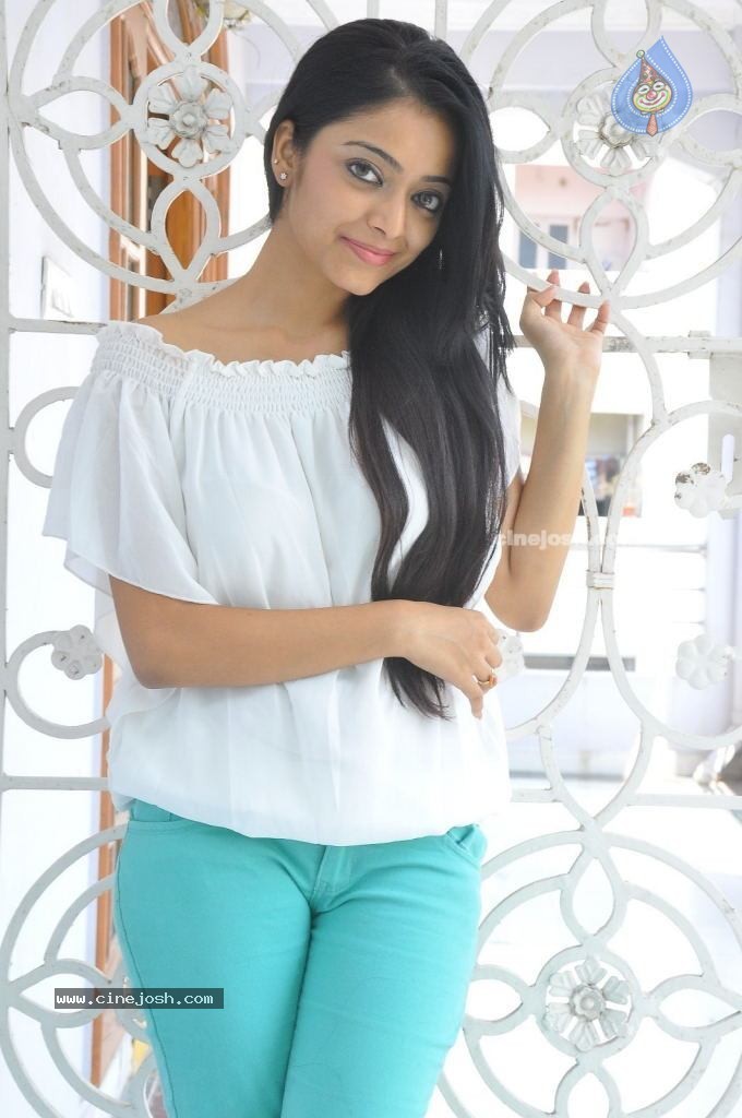 Janani Iyer Latest Stills - 53 / 68 photos