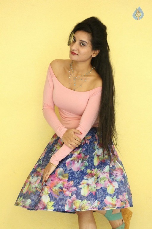 Janani Latest Photos - 16 / 17 photos