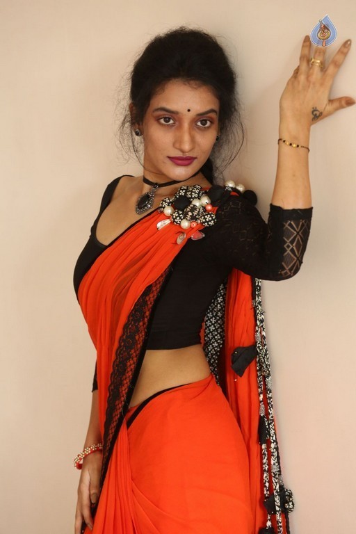 Janani New Pics - 17 / 34 photos
