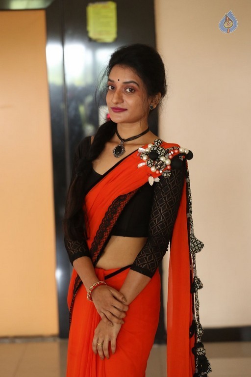 Janani New Pics - 28 / 34 photos