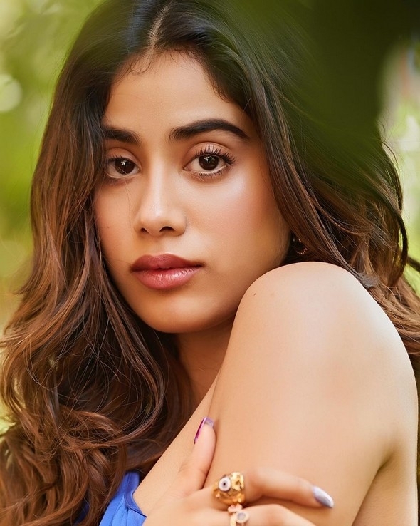 Janhvi Kapoor Photos - 4 / 17 photos