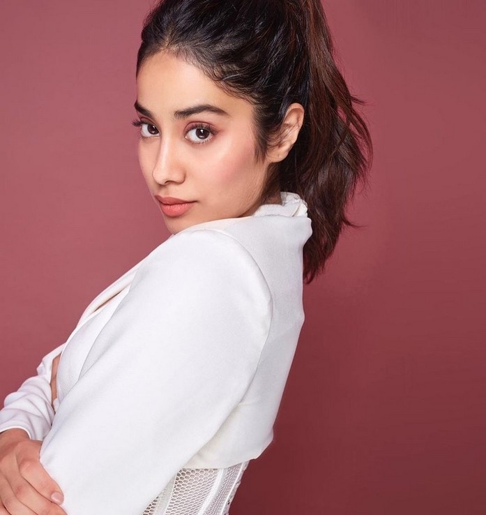 Janhvi Kapoor Stills - 6 / 13 photos