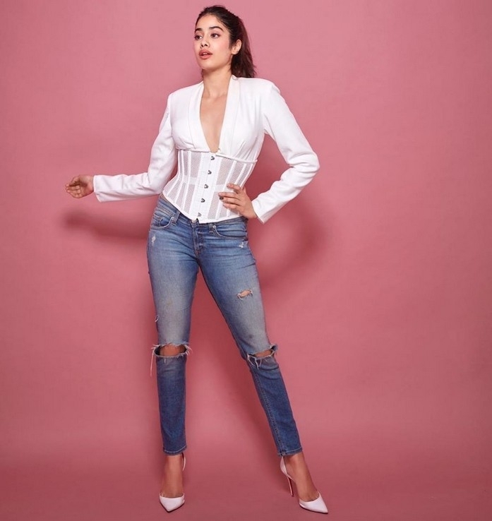 Janhvi Kapoor Stills - 13 / 13 photos