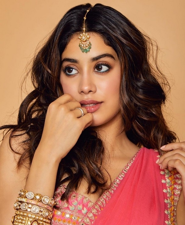 Janhvi Kapoor Stills - 10 / 13 photos