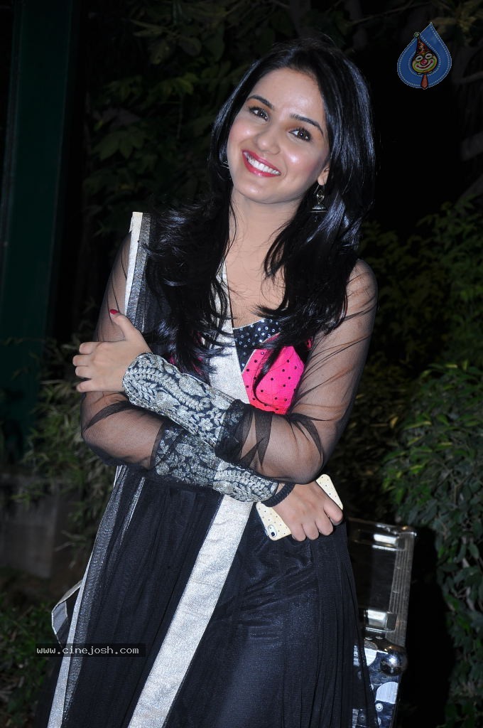 Jasmine New Stills - 5 / 52 photos