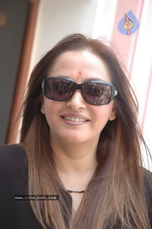 Jayaprada Stills - 13 / 29 photos