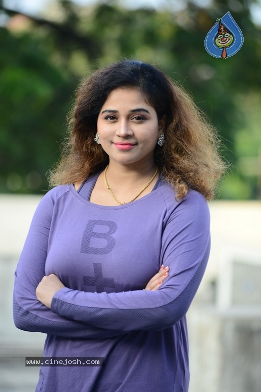 Jayathi New Stills - 4 / 21 photos