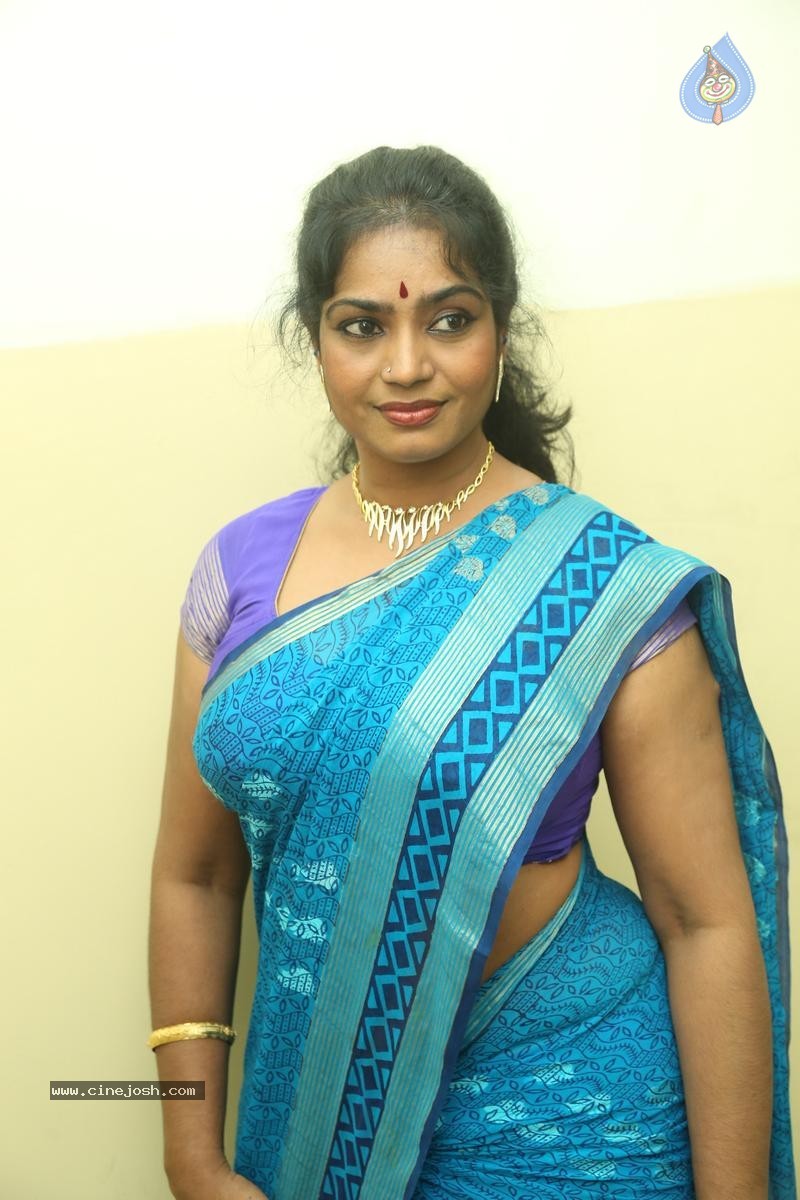 Jayavani New Stills - 22 / 31 photos