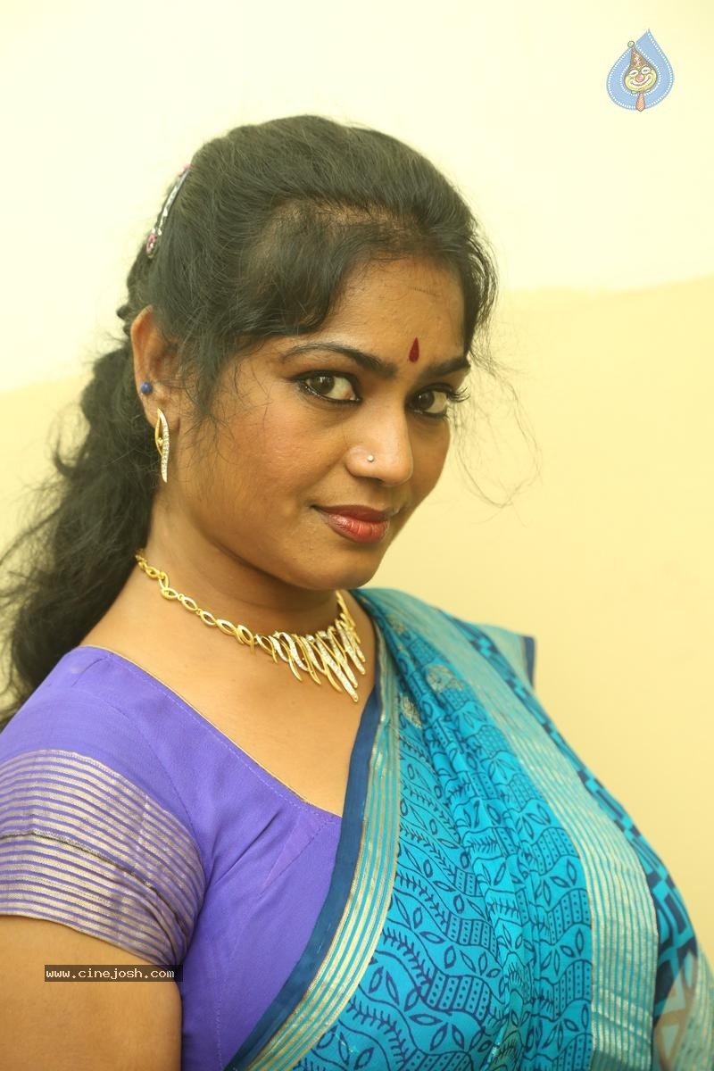 Jayavani New Stills - 24 / 31 photos