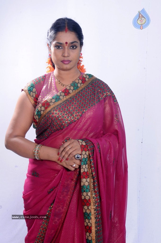 Jayavani New Stills - 6 / 29 photos