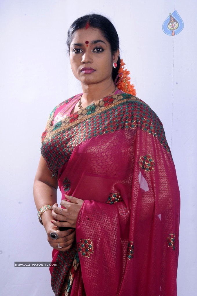 Jayavani New Stills - 9 / 29 photos