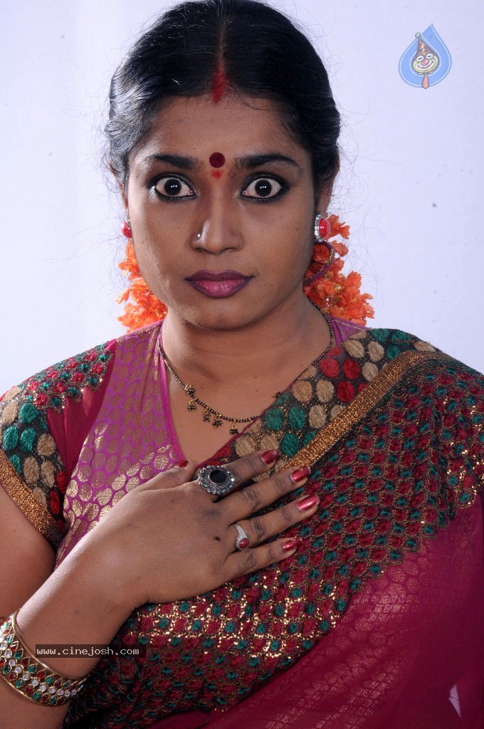 Jayavani New Stills - 10 / 29 photos