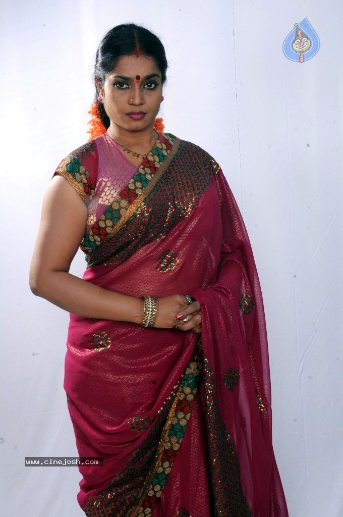 Jayavani New Stills - 13 / 29 photos