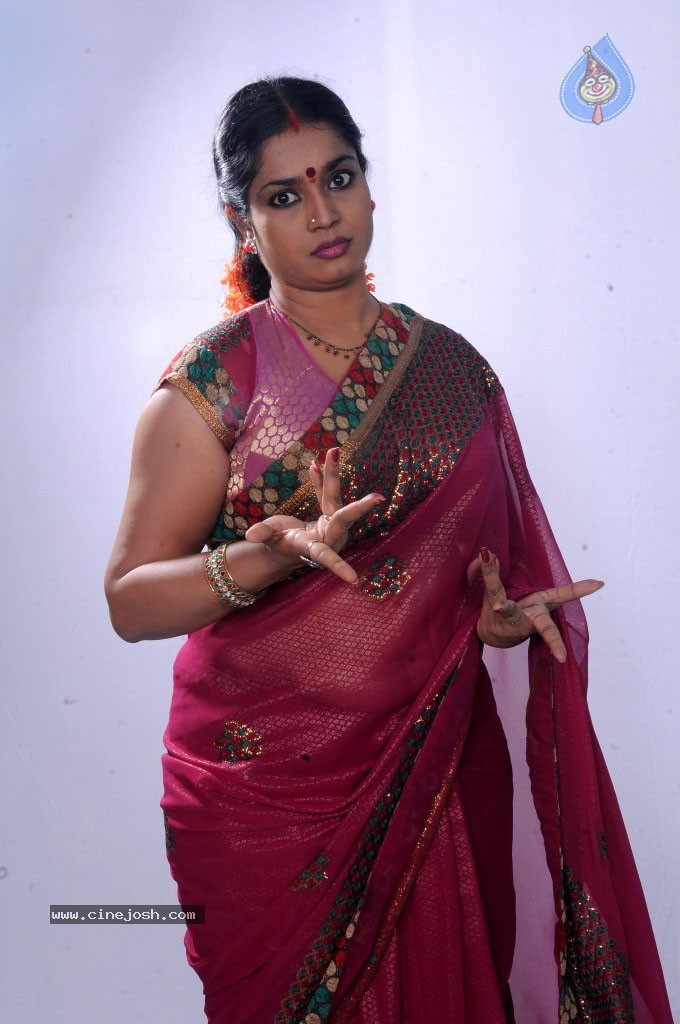 Jayavani New Stills - 16 / 29 photos