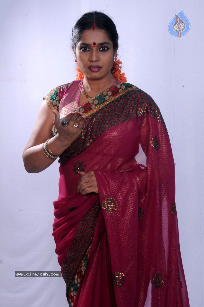 Jayavani New Stills - 20 / 29 photos