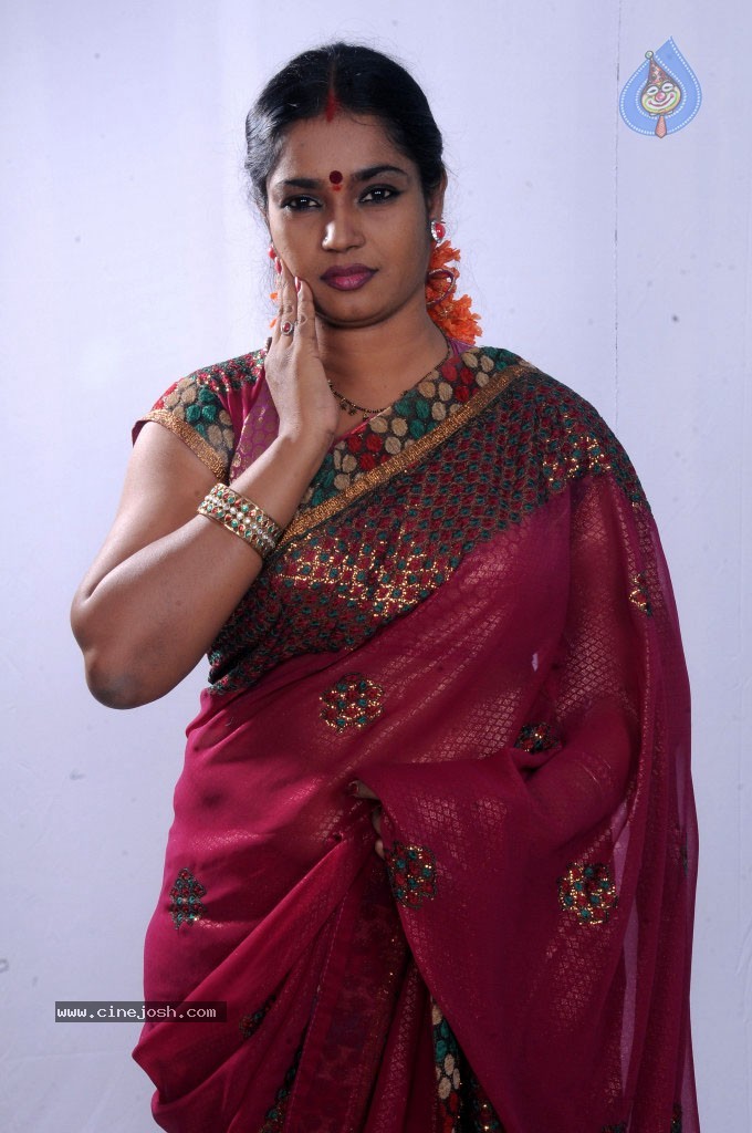 Jayavani New Stills - 26 / 29 photos