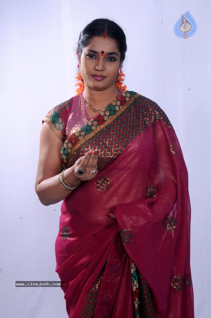 Jayavani New Stills - 28 / 29 photos