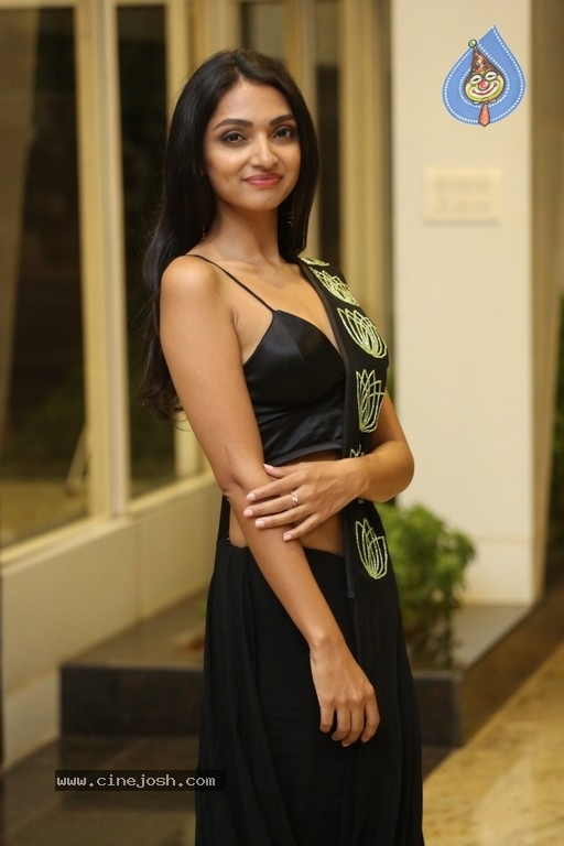 Jazba Singh Gallery - 12 / 21 photos