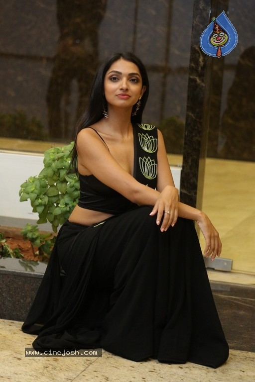 Jazba Singh Gallery - 17 / 21 photos