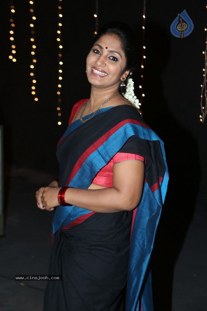 Jhansi Stills - 8 / 28 photos