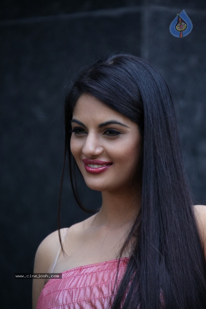 Jinal Pandya Hot Gallery - 21 / 152 photos