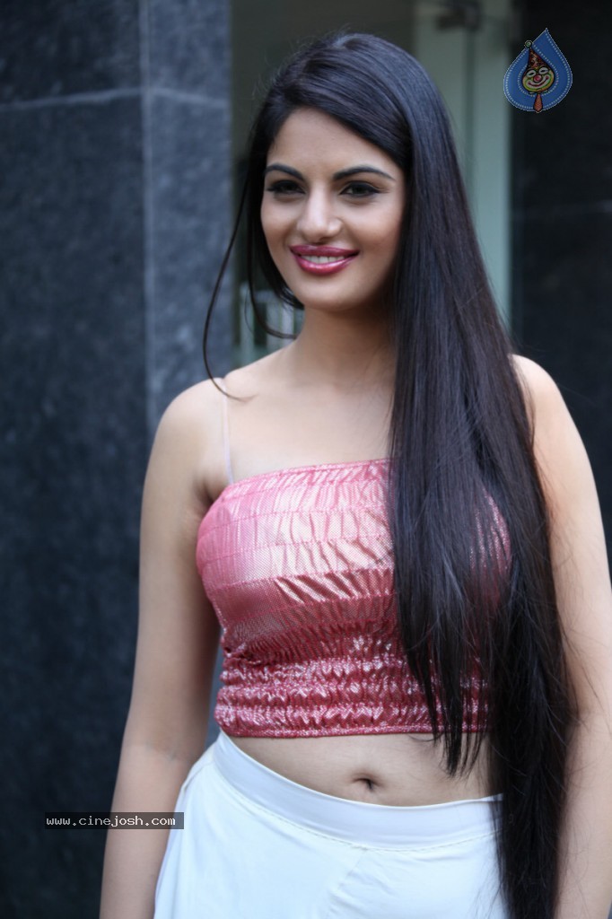Jinal Pandya Hot Gallery - 42 / 152 photos
